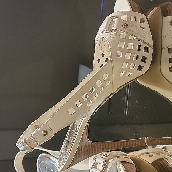 Guess shoes white leather w/ chrome buckles and studs , 8 - Picture 3 of 14